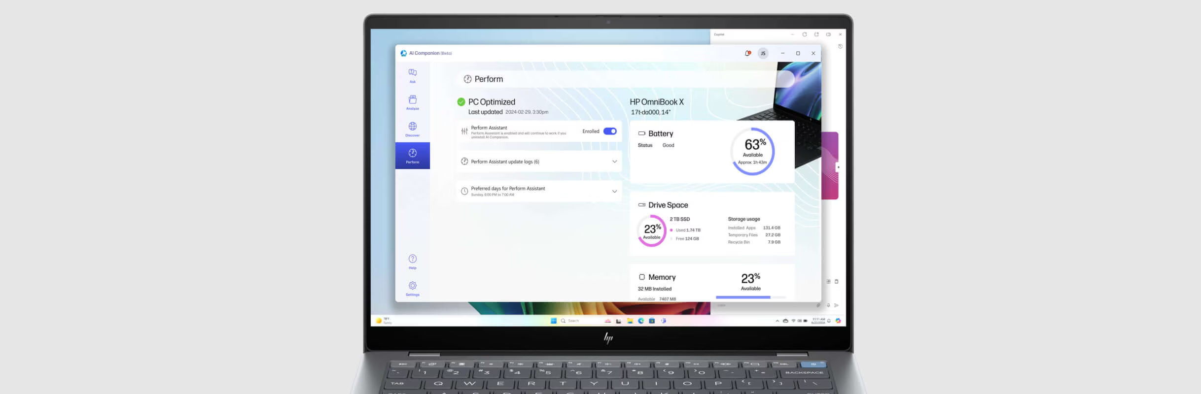 Chica dibujando en tablet HP
